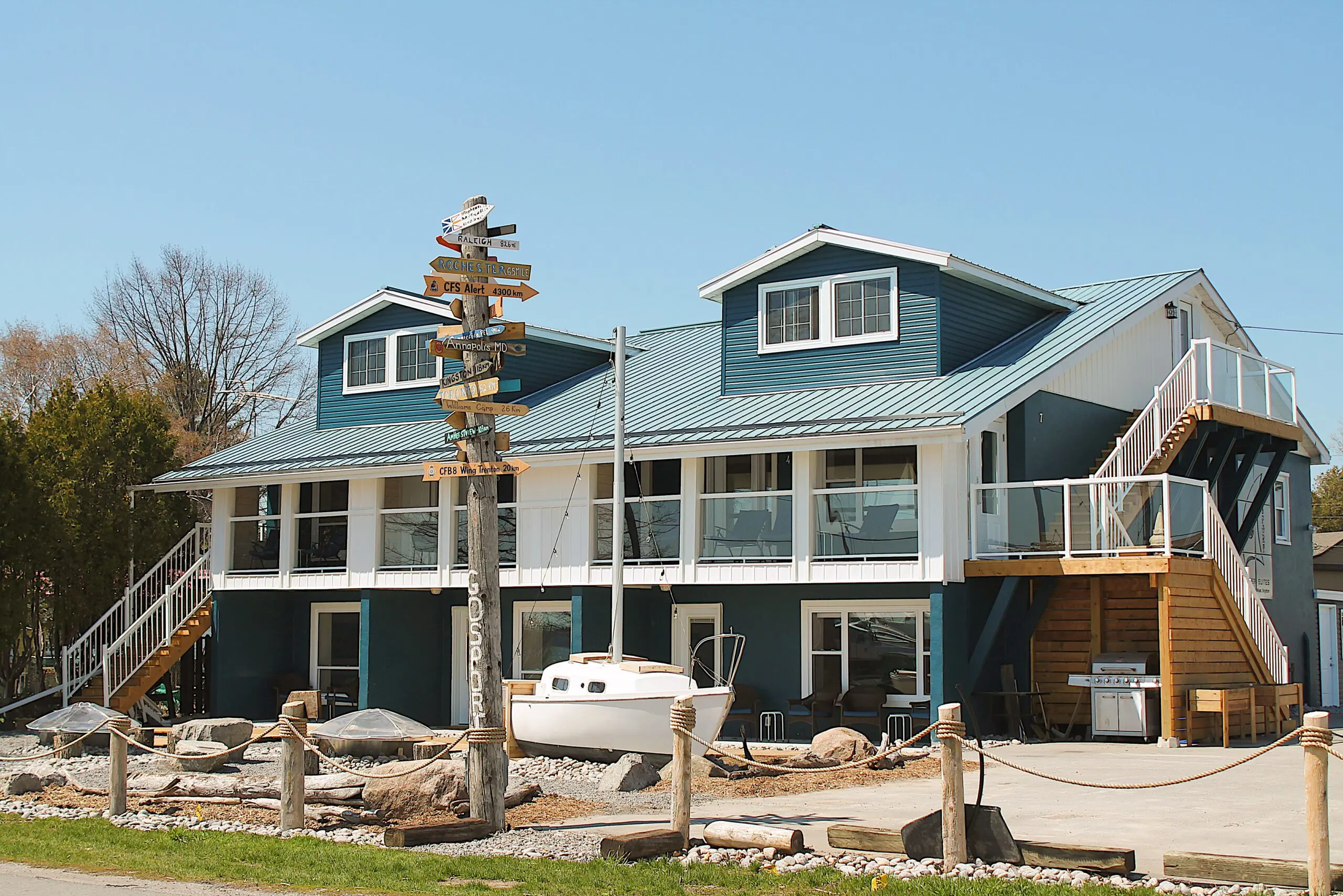 Waterfront Motel Spinnaker Suites in ontario